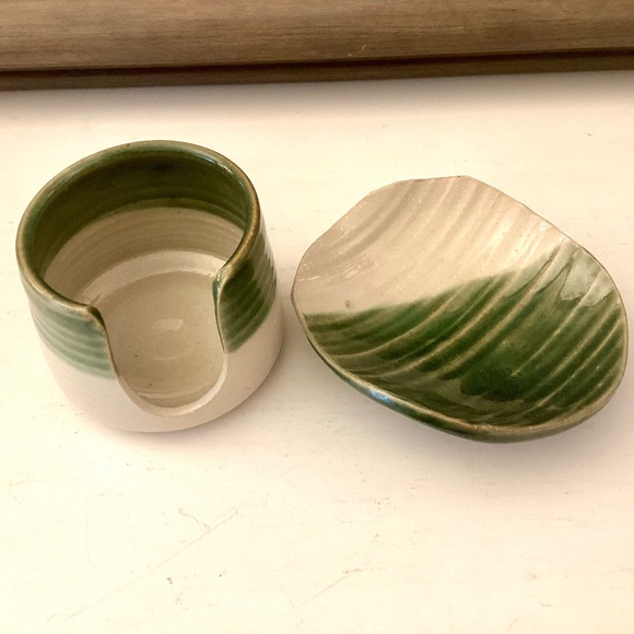 Studio Pottery 2 Ps Set Green Tone Soap Dish Spunge Or Toothbrush Holder - Picture 8 of 12